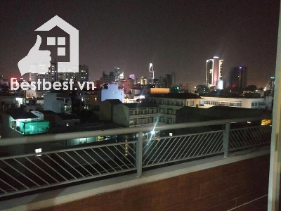 Serviced apartment for rent in district 01 - This is a brand new apartment on Nguyen Trai Street, District 1 and it’s the rooftop so the view is very nice. Also we have the long balcony for tenant enjoy the fresh air.
Aslo the apartement have small kitchen but very convenience and separated with the bedroom ( pictures)
The rental  is 450 usd