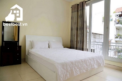 Serviced apartment for rent on District 03 – Located on Nam Ki Khoi Nghia street,  district 3, it’s took 5 minutes to D1 or Phu Nhuan District . It’s on a nice alley and there are many facilities around it : Market, gym , swiming pool… 
 Size : 45 sqm + small balcony beside the bedroom.
There is living room and  kitchen and 01 separated