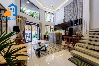 Serviced apartment for rent in Tan Binh district – Located on Bach Dang street, It’s Close to the Tan Son Nhat Airport . Quiet and safe area , Full facilities around such ash gym, swimming pool, Shop,……
Usable Area 30 – 60m2, There are a lot of type of  room. 
Rental : 380 – 700 usd per month
This rental included: Cleaning Service,
